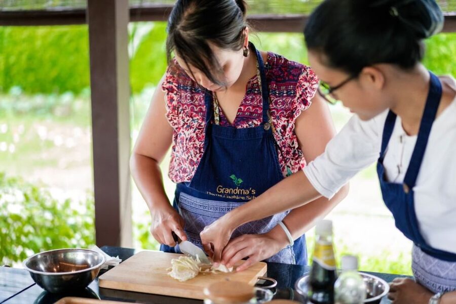 Chiang Mai: Local Northern Thai Cooking Class at Grandma's - Your Northern Thai dish lineup: what you will cook and what might vary