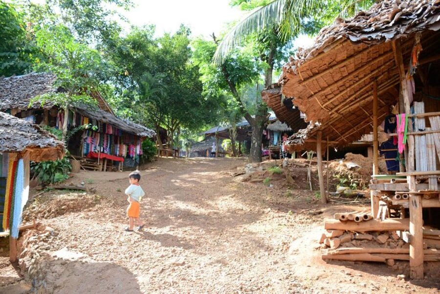 Chiang Mai: Long Neck Village & Chiang Rai’s Iconic Temples - Price and value check for this 12-hour Chiang Rai art circuit