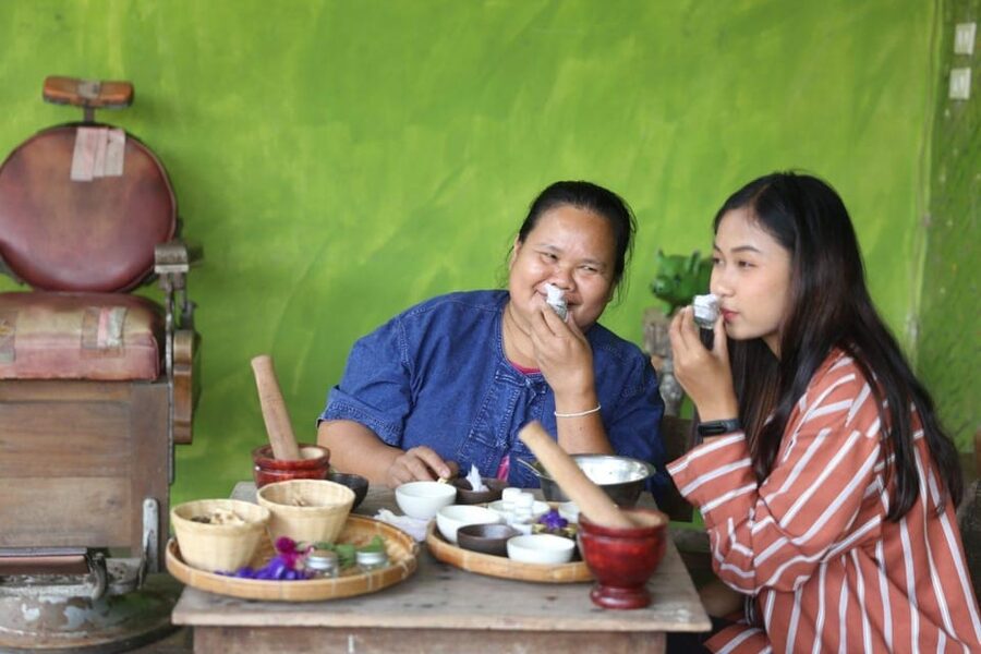 Chiang Mai : Making Herbal Ball And Inhaler - Tips to Get the Most From Your Herbal Ball and Inhaler Class