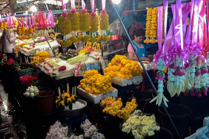 Chiang Mai Michelin Food Walking Tour with Professional Tour Guide - Stop 1: Lung Khajohn Wat Ket, Starting With Local Streets