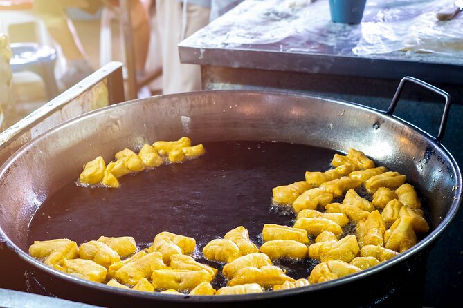 Chiang Mai Michelin Food Walking Tour with Professional Tour Guide - Stop 2: Gor Neng and Pa Tong Go, The Dinosaur-Look Snack