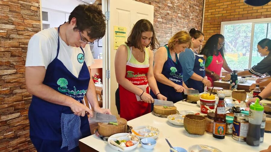 Chiang Mai: Morning Cooking Class with Market Visit - Curry Paste and the Real Skill People Forget