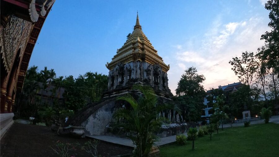 Chiang Mai: Nighttime City Highlights by EV Tram - The 6:00 p.m. loop: temples, gates, and markets in the order you actually want