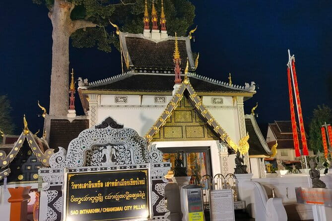 Chiang Mai Old City & Temples 3 hour Twilight Walking Tour - Three Kings Monument finale: royal heritage, short and sweet