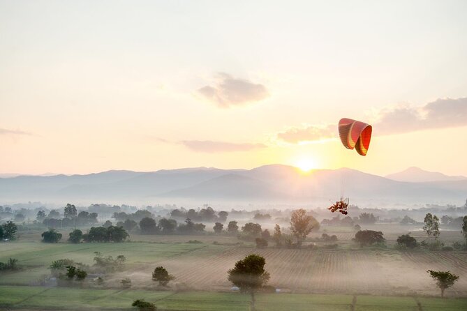 Chiang Mai Paramotor Flying Experience - The actual flight: 15 minutes above rice paddies and temples