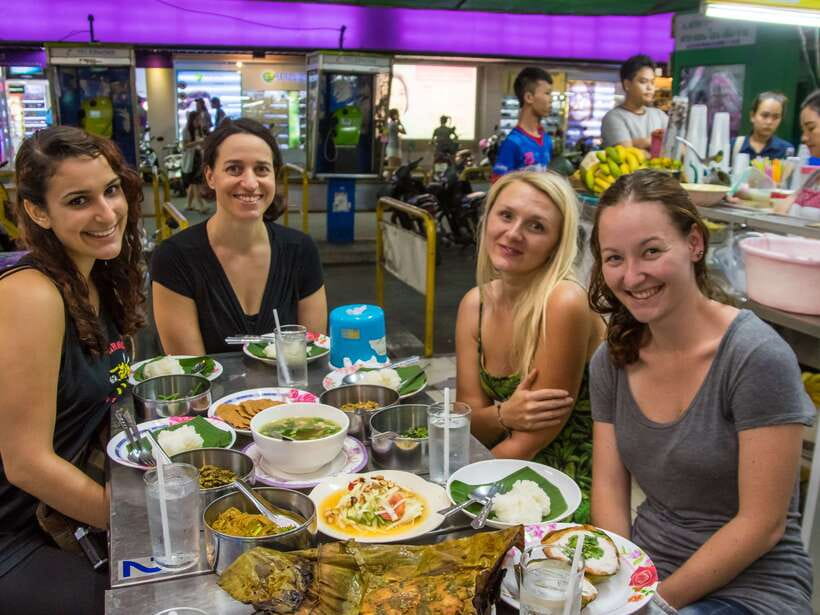 Chiang Mai: Private Historic Old City Bike Tour - Night - Wat Chiang Man or Wat Lok Molee, depending on your departure