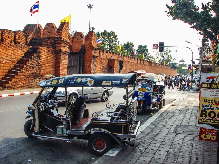 Chiang Mai: Private Tuk Tuk Tour of City Temples With Pickup - How the Old City Route Makes Sense (and Keeps You Moving)