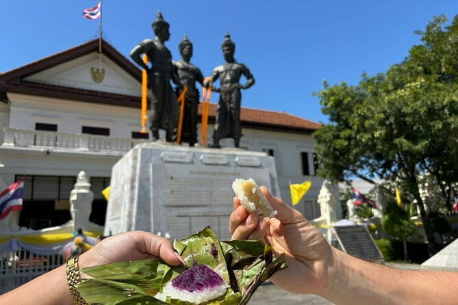 Chiang Mai Private Walking Tasting Tour with Secret Food Tours - Getting Your Bearings: Three Kings to Wat Inthakhin Temples