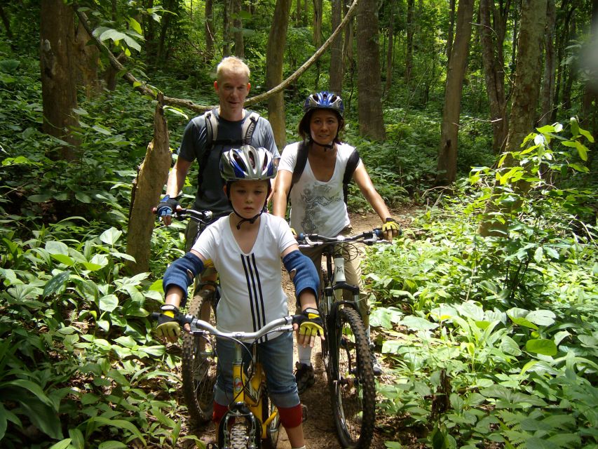 Chiang Mai: Rainforest Guided Mountain Biking Tour - Bikes, helmets, pads, and that behind-the-scenes support you feel