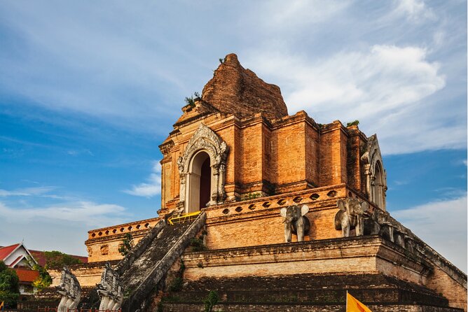 Chiang Mai Scavenger Hunt and Sights Self-Guided Tour - Stop 1, Three Kings Monument: start with a city icon