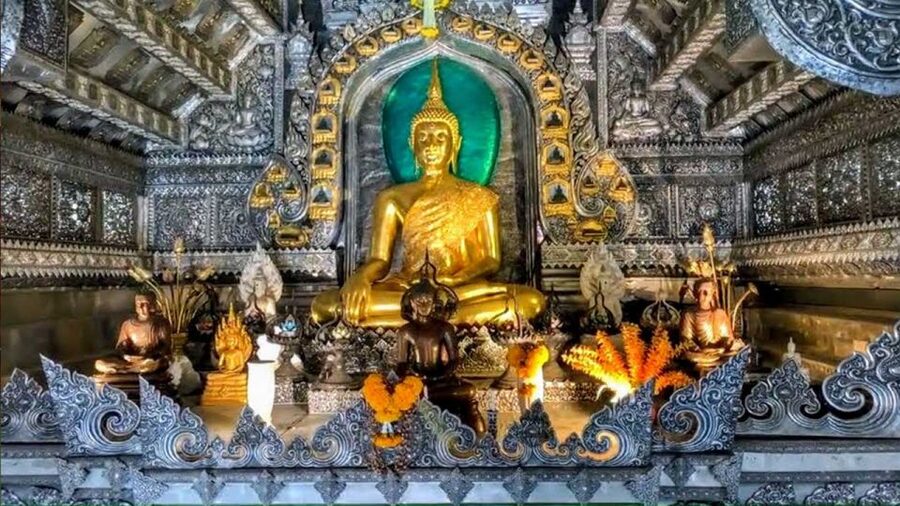 Chiang Mai: Silver Craftwork Temple Tour with Monk Meeting - Wat Sri Suphan (Silver Temple): Craftwork You Can Actually See