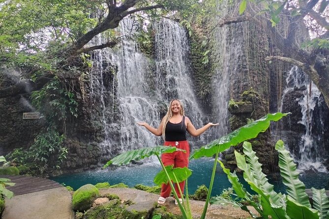 Chiang Mai Sticky Waterfall Dantewada and Banden Temple Tour - Buatong Sticky Waterfall, where the rocks really change the climb