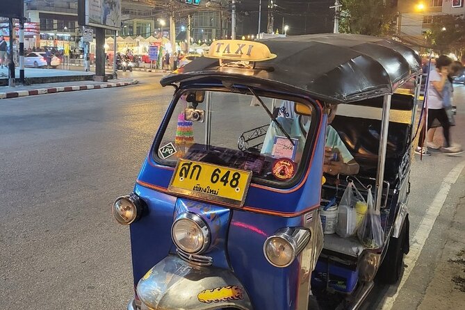 Chiang Mai Temples and Market Tuk-Tuk Evening Night Tour - Wat Chedi Luang: A Ruin With a Timeline, Not Just a View
