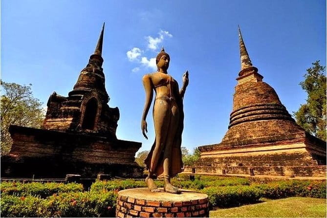 Chiang Mai Temples and Market Tuk Tuk Night Tour - Wat Lok Molee: The Free Stop Outside the Old Center