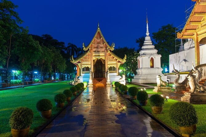 Chiang Mai Temples and Market Tuk Tuk Night Tour - Wat Phra Singh: The Lion Buddha Stop and the Cash Fee Reminder