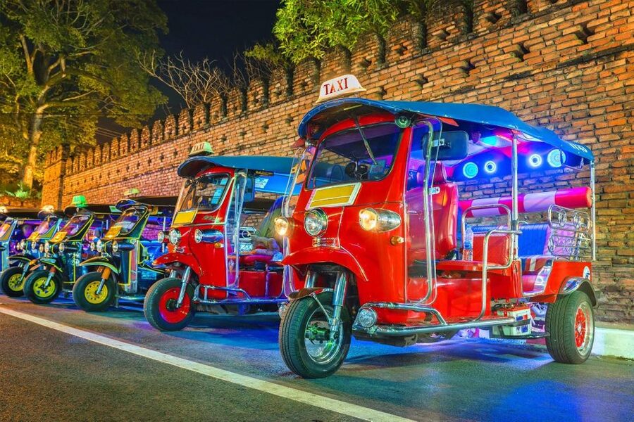 Chiang Mai: Temples and Street Food Night Tour by Tuk Tuk - Wat Chedi Luang, the Big Stupa temple stop