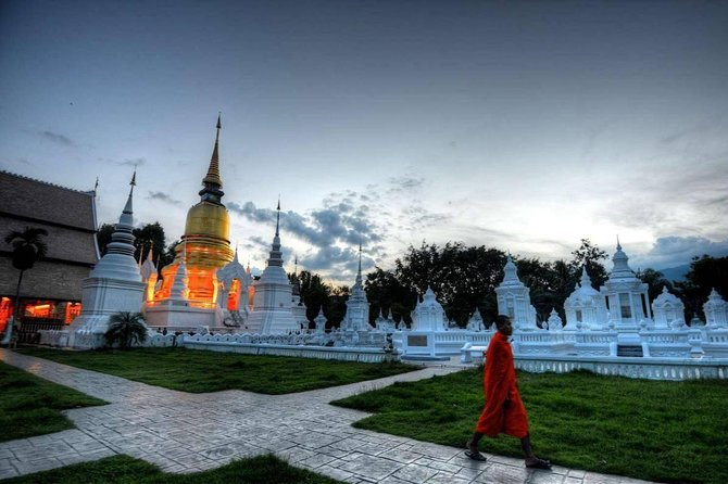 Chiang Mai Temples & City - Wat Chedi Luang Varavihara: A Massive Chedi Dominating the Area