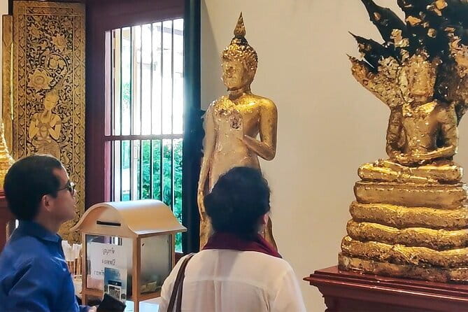 Chiang Mai Temples & Old City Hidden Gems Small Group Tour 2 Hrs - Meet-up at Massage Land, then a simple start and finish