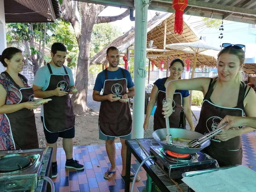 Chiang Mai: Thai Cooking and Market Tour with Lanna Smile - Key points before you go
