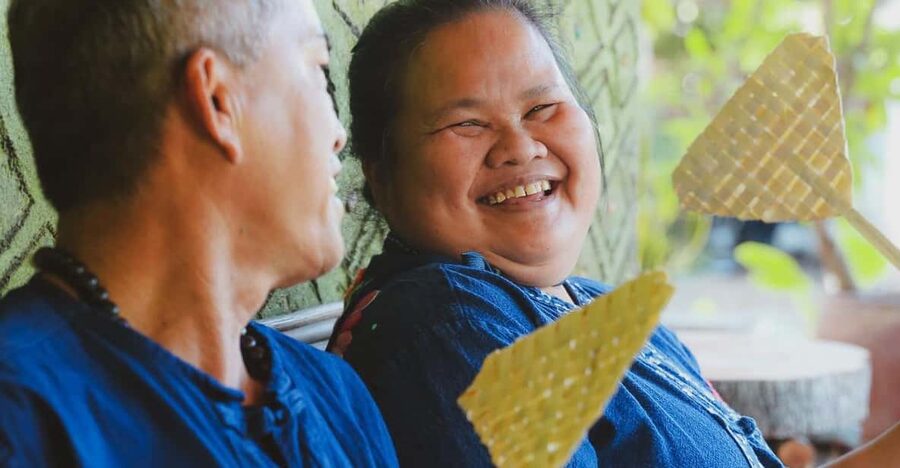 Chiang Mai : Traditional Lanna Bamboo Fan Weaving - Meeting Baannoi Nornmuan, and Why the Home Setting Changes the Mood