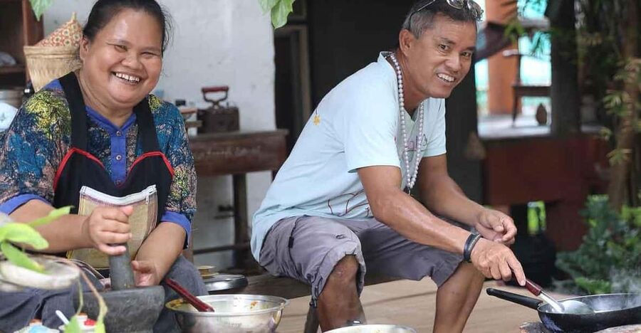 Chiang Mai : Traditional Northern Cooking Class - Meet the instructors and the “family kitchen” feel
