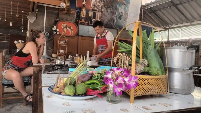 Chiang Mai: Traditional Thai Cooking Class with Market Tour - Hotel Pickup, a 4-Hour Clock, and the Heat Factor