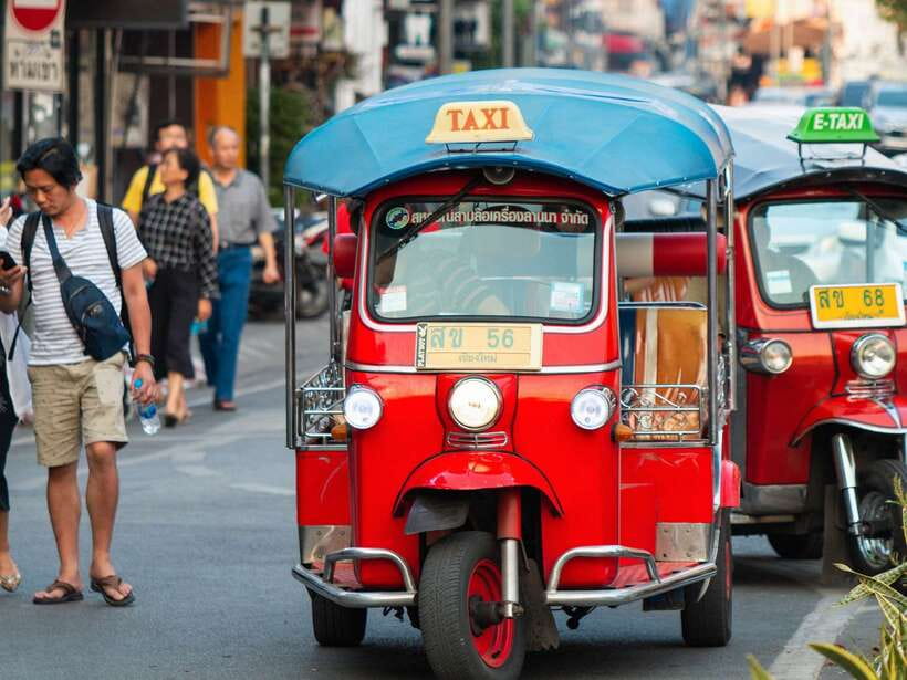 Chiang Mai: Tuk-Tuk Evening Tour with Temples & Street Foods - Key Highlights You Will Actually Feel