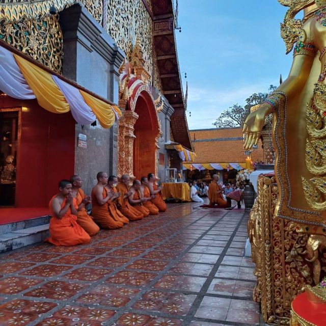 Chiang Mai: Wat Pha Lat & Wat Phra That Doi Suthep Tour - Guides and photo help: why the names matter