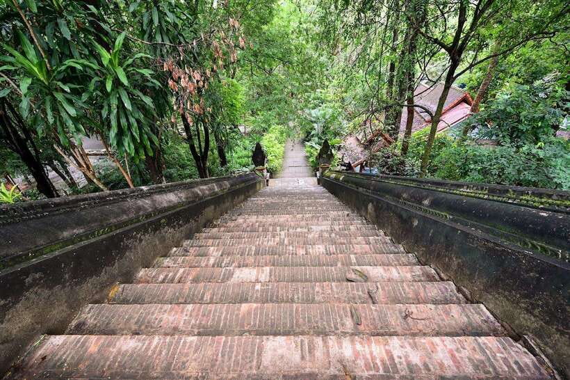 Chiang Mai:Wat Phra That Doi Suthep & Wat Umong Evening Tour - Small gotchas to avoid before the sun sets