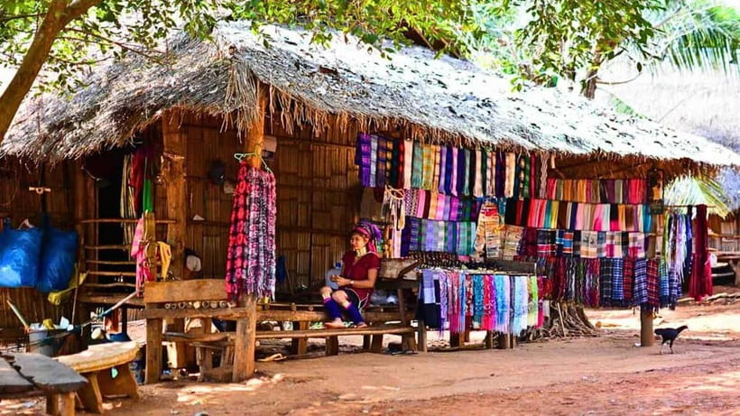 Chiang Mai: White and Blue Temples and Lalita Cafe - Long Neck Karen culture: choose Option A or Option B on purpose