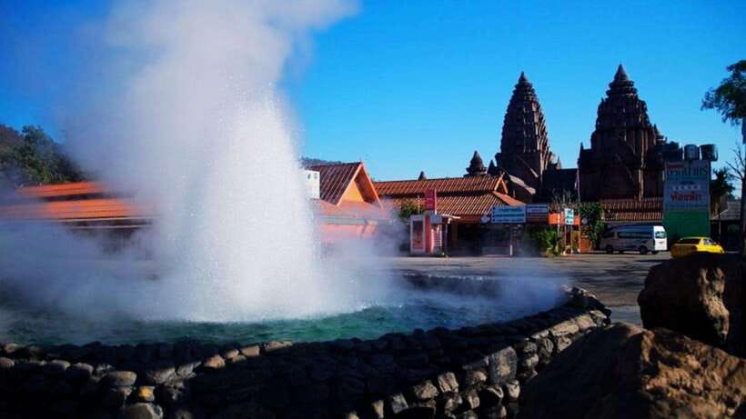 Chiang Mai: White, Blue & Big Buddha Temples in Chiang Rai - Long Neck Karen Village: Choose Option A or Plan for the Coffee-Shop Wait