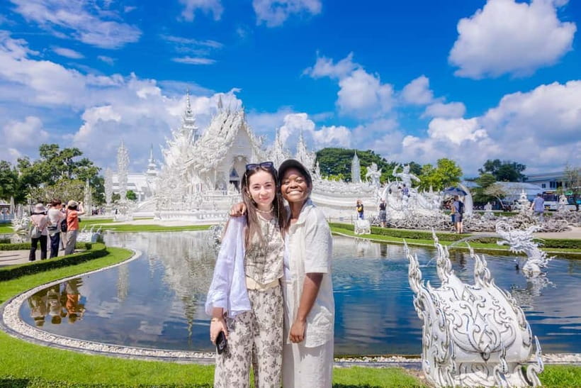 Chiang Mai: White, Red/Black & Blue Temples Tour with Lunch - Wat Rong Khun, the White Temple: where the details do the talking