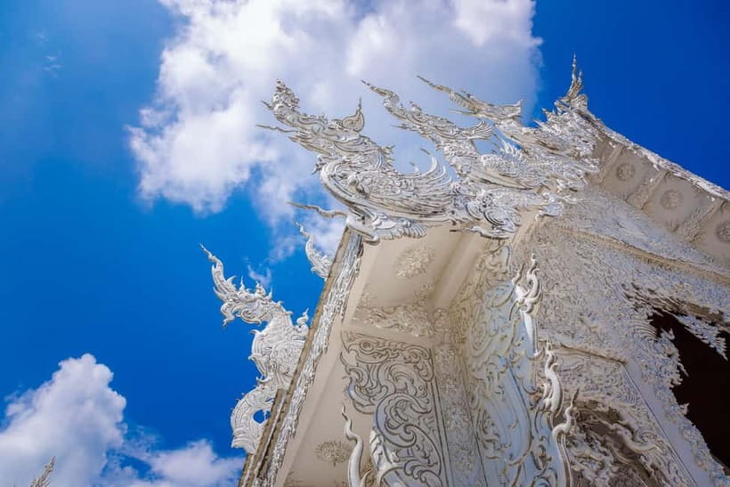 Chiang Mai: White, Red/Black & Blue Temples Tour with Lunch - Huay Pla Kang Red Temple or Baan Dam Museum: pick your mood