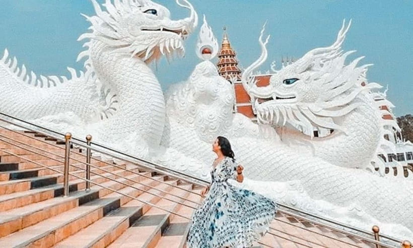 Chiang Mai: White Temple, Blue Temple, and Black House Tour - Blue Temple (Temple of the Dancing Tiger): the flashy exterior and Buddha inside