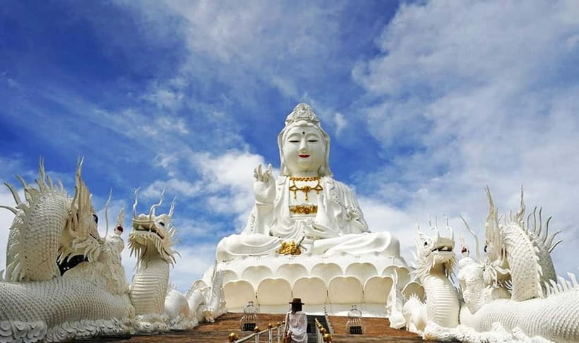 Chiang Rai: Excursion White, Blue,Red Temples & Lalitta Café - A White Temple, a Blue Temple, and a Big Buddha, all in One Route