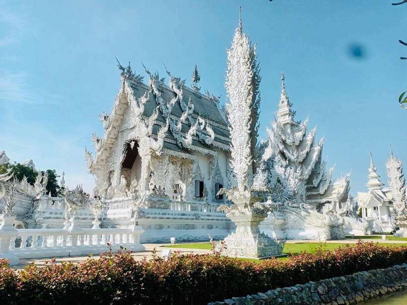 Chiang Rai: Excursion White, Blue,Red Temples & Lalitta Café - Wat Huay Pla Kang Big Buddha: Guanyin on a Hill with Nine-Tier Pagoda Views