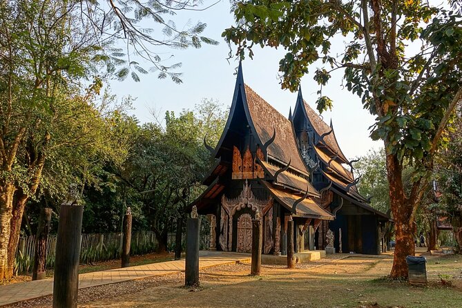 Chiang Rai Famed Temples and Golden Triangle Tour from Chiang Mai - Karen Long Neck Village: a brief, sensitive stop