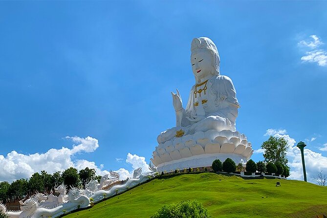 Chiang Rai Temples Private Tour from Chiang Mai - All Inclusive - Lunch in Chiang Rai: Fuel Without the Rush