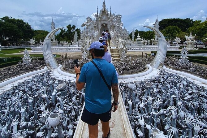 Chiang Rai Temples Tour & Golden Triangle Including Boat to Laos - Hotel pickup, AC car, and a guide who actually helps (English or Mandarin)