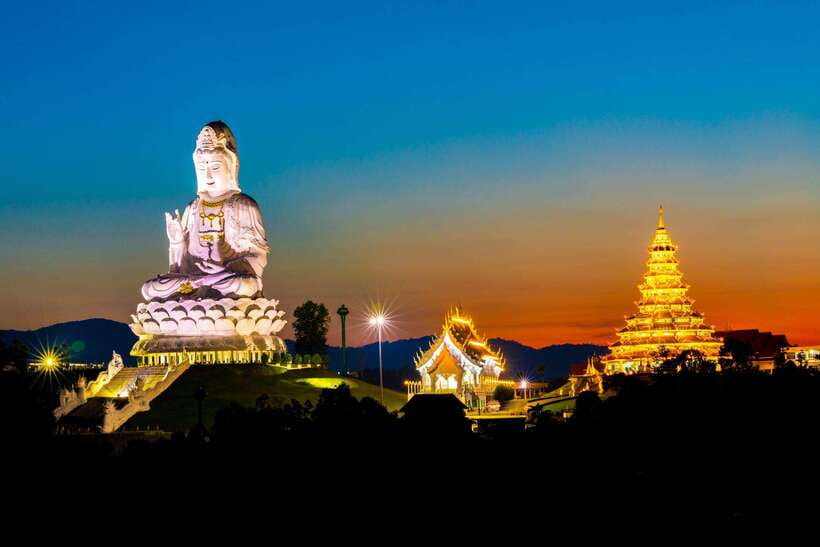 Chiang Rai Tour: White & Blue & Big Buddha (Red)Temples - Pickup, Small Group Van, and What the Schedule Feels Like