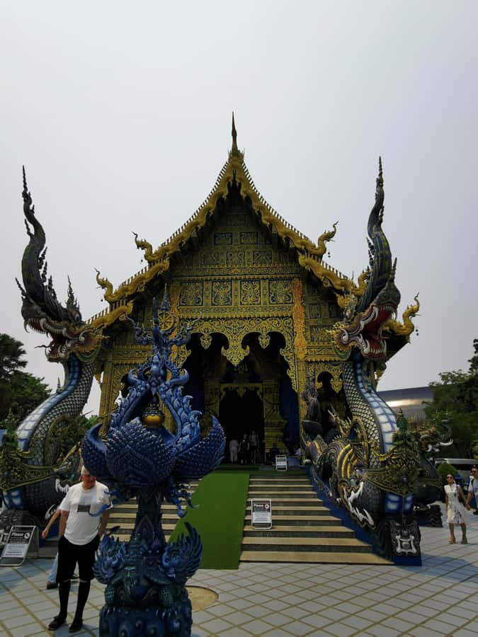 Chiang Rai White, Blue, Red 3 Temples Tour - Wat Rong Suea Ten (Blue Temple): Calm Time with Color and Gold