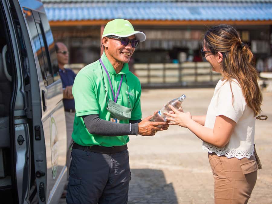 Chiang Rai White Temple and Blue Temple Day Tour - Guides like Banana, Avi, Sunny, and Boon make the difference
