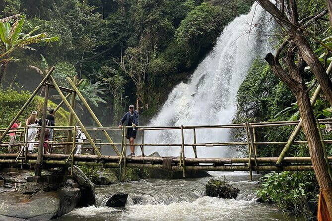 ChiangMai 1DayTour:Elephant Sanctuary,king&queen pagoda,waterfall - The drive from Chiang Mai to Doi Inthanon: plan your energy