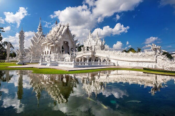 Chiangmai to White Temple, Blue Temple & Black museum - Getting there: early start, pickup, and real time estimates