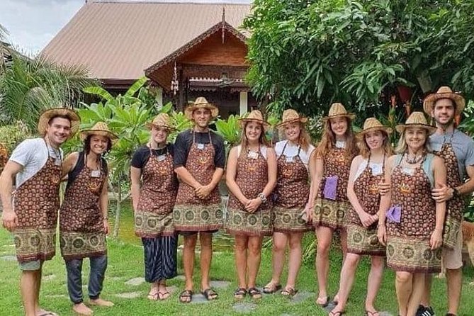 Cooking Evening Class Chiang Mai Visit Organic Garden and Market - Local market stop: what you are learning and why it helps later