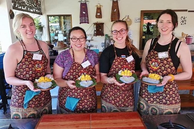 Cooking Evening Class Chiang Mai Visit Organic Garden and Market - Organic garden visit: herbs you can name after the class