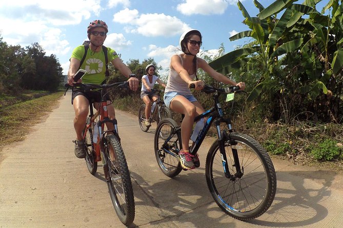 Cycling tour and Buatong waterfall - Wat Ban Den: the big temple moment, short enough to stay fresh