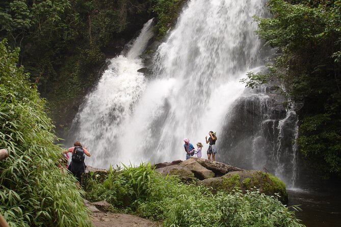 Doi Inthanon National park and 2 hours hiking with private tour - Doi Inthanon, from market life to high-mountain viewpoints