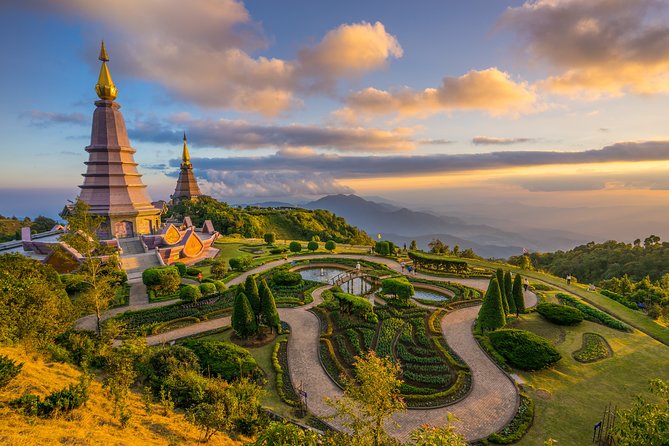 Doi Inthanon National Park - Thailand's Highest Peak - Wat Phra That Si Chom Thong: gold pagoda energy and temple dress rules