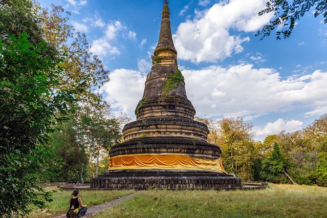 Doi Suthep and Wat Pha Lat Sunrise Tour (Small Group Only) - Kruba Srivichai Monument: a short stop with meaning